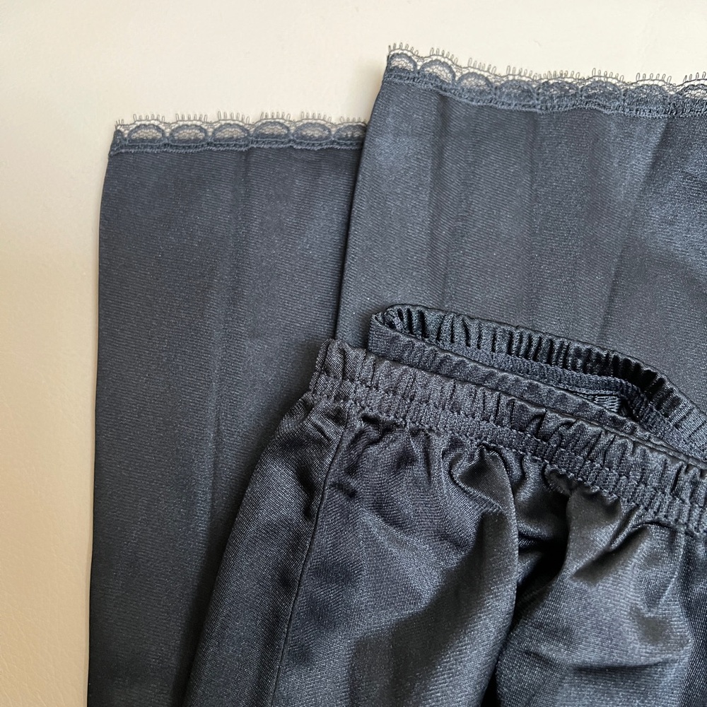 Vanity Fair Mid-Calf Length Black Slip  M
